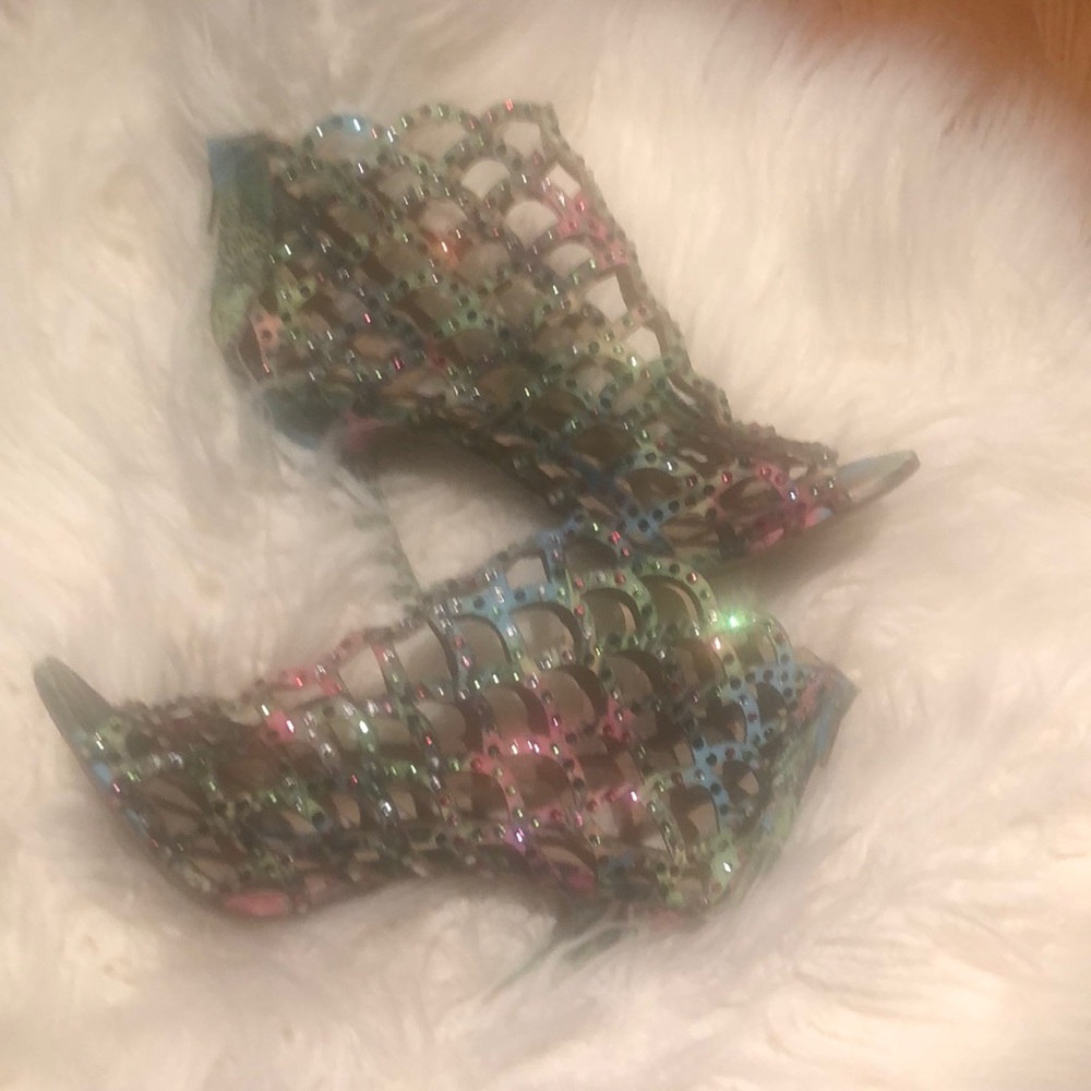 Ankle cage shoes with studs